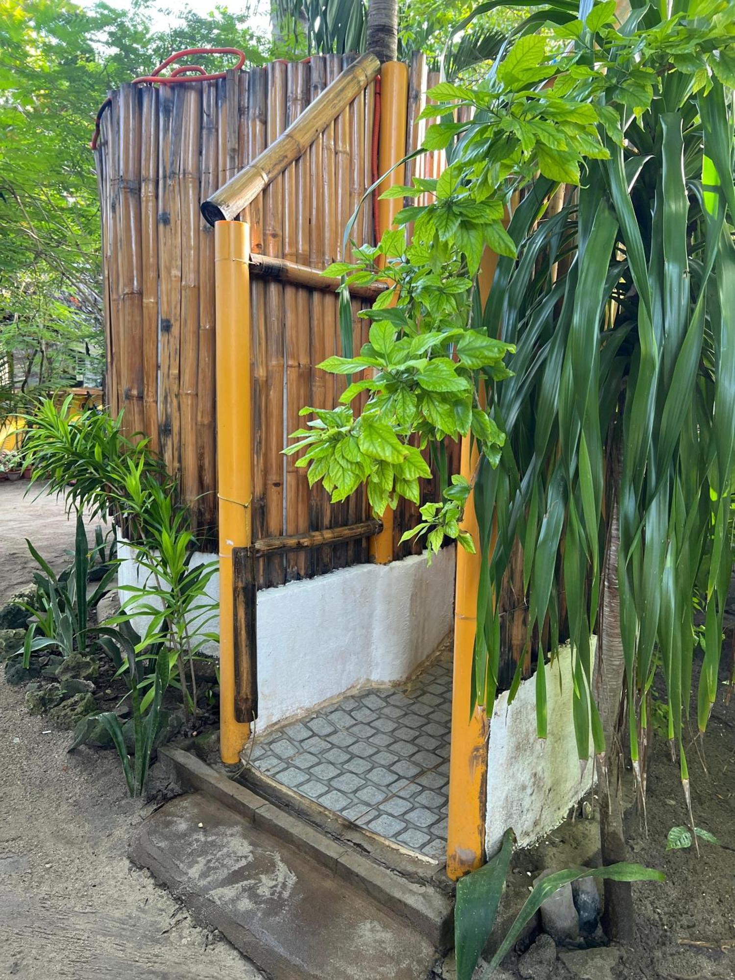 Georgia'S Neverland Hostel Insula Malapascua Exterior foto