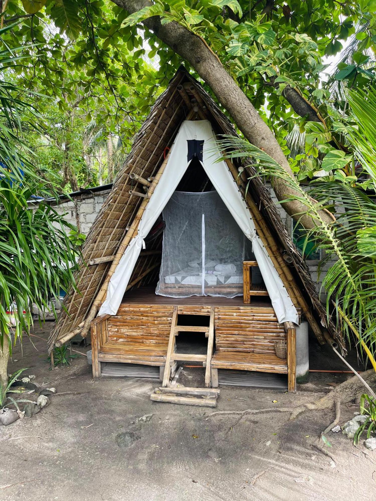 Georgia'S Neverland Hostel Insula Malapascua Exterior foto