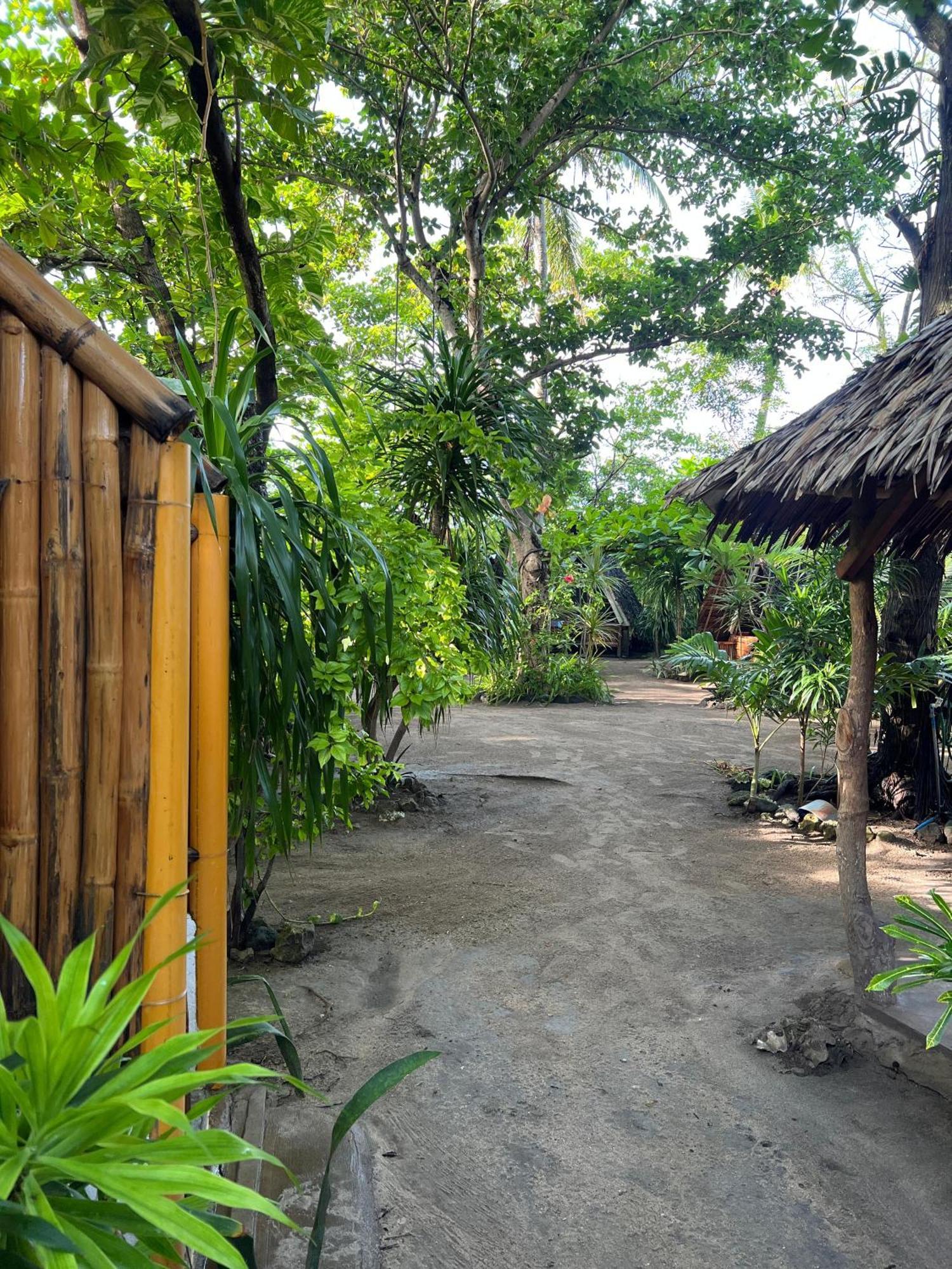 Georgia'S Neverland Hostel Insula Malapascua Exterior foto